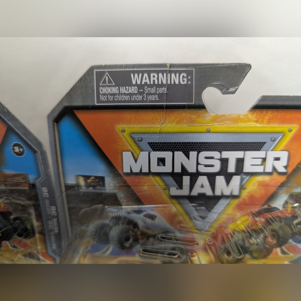 Monster Jam Monster Trucks Series 36 - Picture 4 of 7